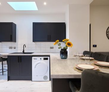 6 bedroom semi-detached house to rent - Photo 2