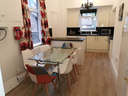 5 Bed Terraced House, Mabfield Road, M14 - Photo 3