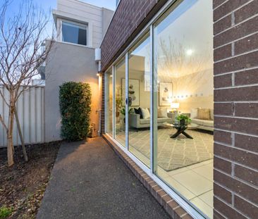 Modern Three-Bedroom Home in Prime Edenbrook Estate Location - Photo 3