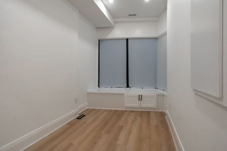 For Lease - 2555 Dundas Street Unit# Main Floor, Toronto, Ontario - Photo 3