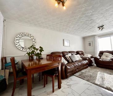 3 Bedroom House - Mid Terrace To Let - Photo 5