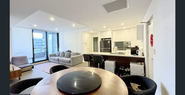 Contemporary living in the Meadowbank Central - WALK TO EVERYTHING! - Photo 1