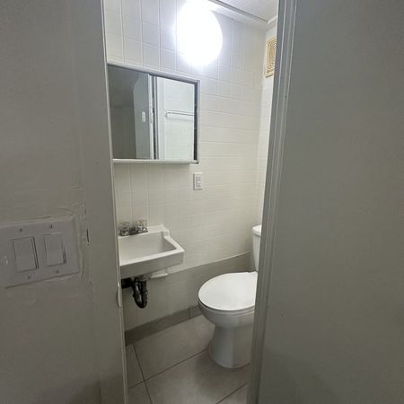 2182 Gerrard Street East apartment — Toronto, ON (0-Bedroom) - 0 Bedroom - Photo 4