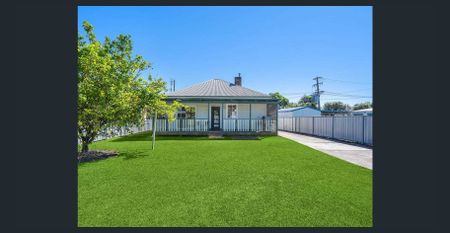 Tidy 3 Bedroom Room - Photo 5