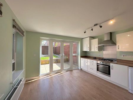 4 bedroom semi-detached house to rent - Photo 3