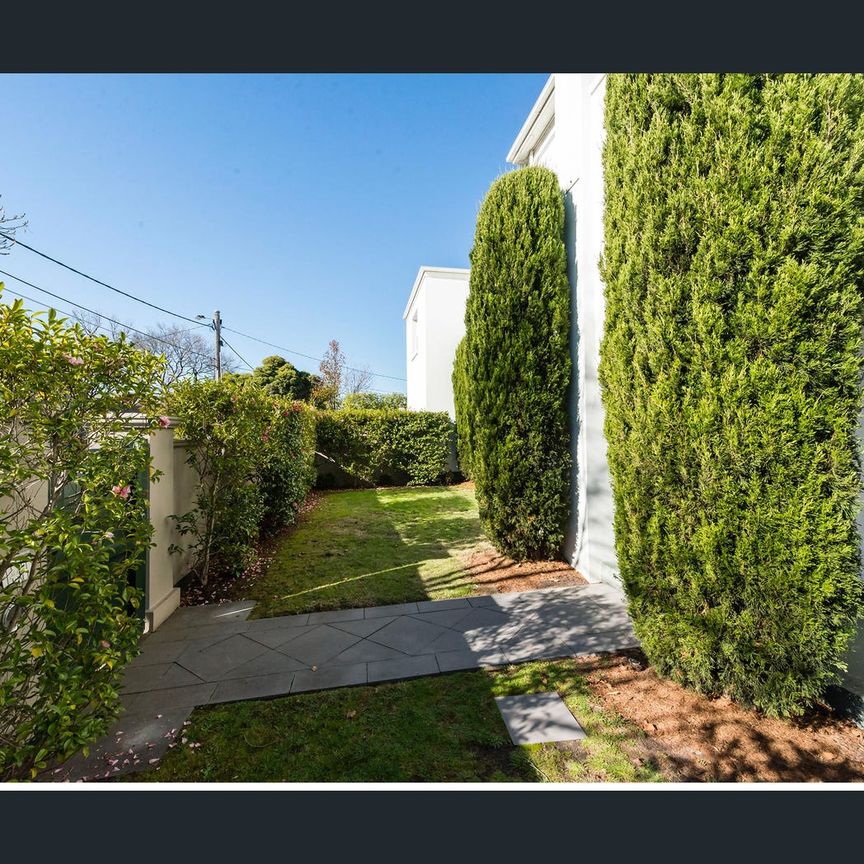2a Crowther Place, Brighton, Vic 3186 - Photo 1