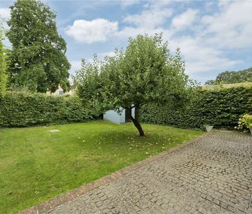 An exceptionally pretty three bedroom detached character cottage, with an immaculately presented interior, in the heart of the village of Bentworth with a south facing garden. - Photo 3