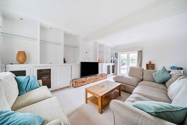 4 bedroom detached house to rent - Photo 1