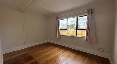 BIG HOUSE NEEDING BIG FAMILY - Photo 3