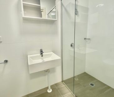 Modern Studio Apartment - Photo 2