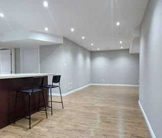 Renovated One Bedroom Toronto Basement Apartment in Great Area! - Photo 1