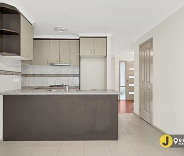 LOCATION! LOCATION! - Photo 6