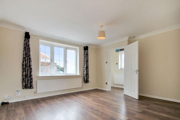 Mcinnes Way, Raunds - Photo 1