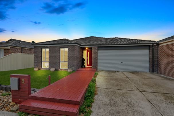 8 Salvia Avenue, Pakenham VIC 3810 - House For Rent | Domain - Photo 1