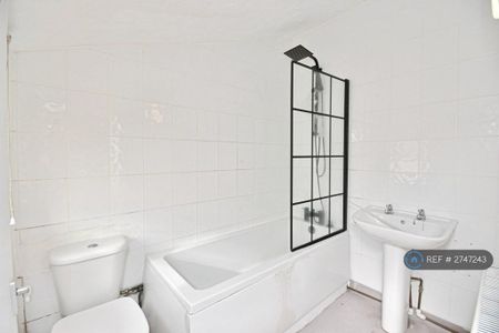 3 bedroom terraced house to rent - Photo 5