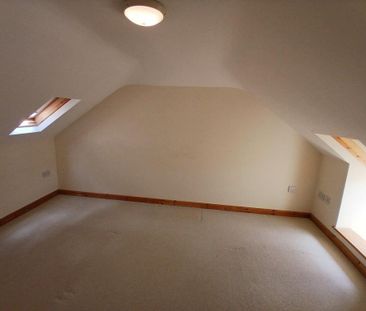 4 bedroom semi-detached house to rent - Photo 6