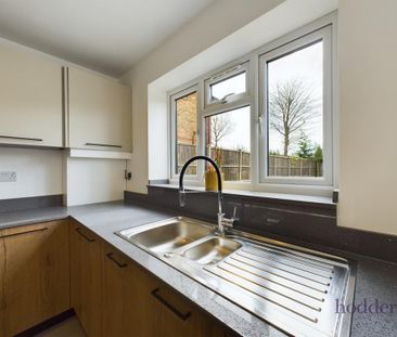 4 bedroom detached house to rent - Photo 6