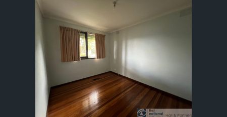 Spacious 3-Bedroom Family Home in Prime Location - Photo 3