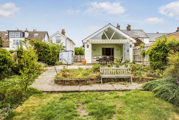 3 bedroom house to rent Flanchford Road, Reigate, Surrey, RH2 - Photo 1