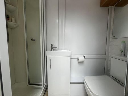 5 bedroom semi-detached house to rent - Photo 2