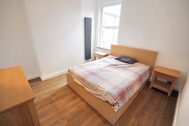 Temple Road, London, NW2 - Photo 1