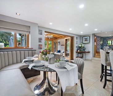 A beautifully extended thatched country home set within 2.18 acres ... - Photo 3