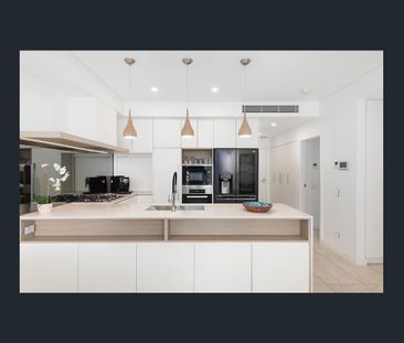 Stylish Apartment with Resort Amenities - Photo 4