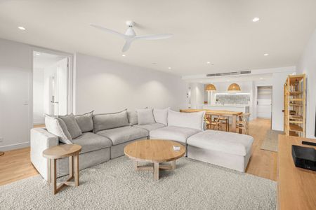 Fully Furnished Oceanfront Luxury – Walk Straight to the Sand - Photo 3