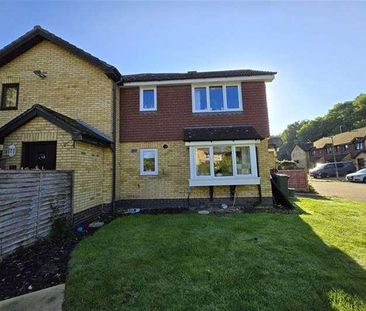 Bedroom Semi-detached House In Guildford, GU4 - Photo 3