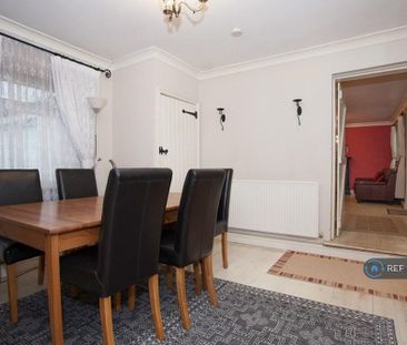 1 bedroom in a house share to rent - Photo 6