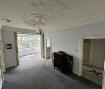 Unfurnished Art Deco One Bedroom Unit - Gowrie Gate - Photo 4