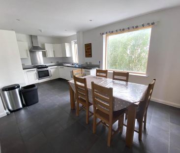 3 bedroom flat to rent - Photo 5