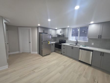 For Lease - 91 Berkely Street, Wasaga Beach, Ontario - Photo 4