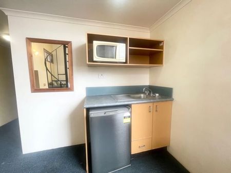 FURNISHED LARGE TWIN SHARED LOFT AT BROADWAY - Photo 4