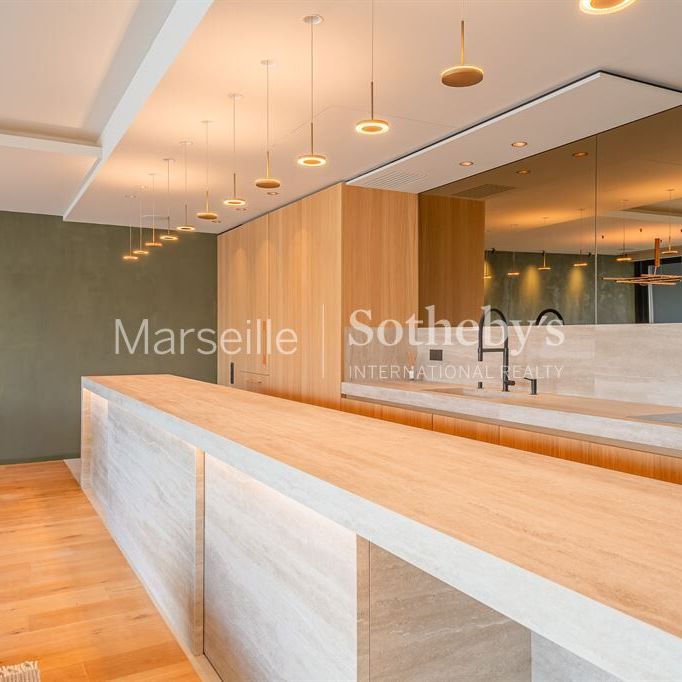 Appartement 3 pièces 150m2 MARSEILLE 7EME 7 400 euros - Photo 1