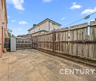 Spacious 3-Bedroom Living - Photo 6