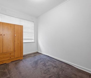 CLOSE TO MONASH UNI - Photo 4