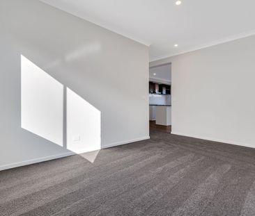 Modern Family Home - Photo 3