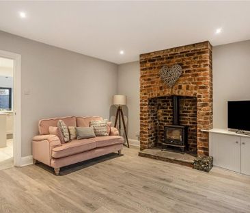 4 bedroom semi-detached house to rent - Photo 3