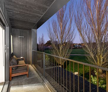 Impeccable 3-Bedroom Townhouse: Embrace Luxury Living Amidst Serene Park Views. - Photo 4
