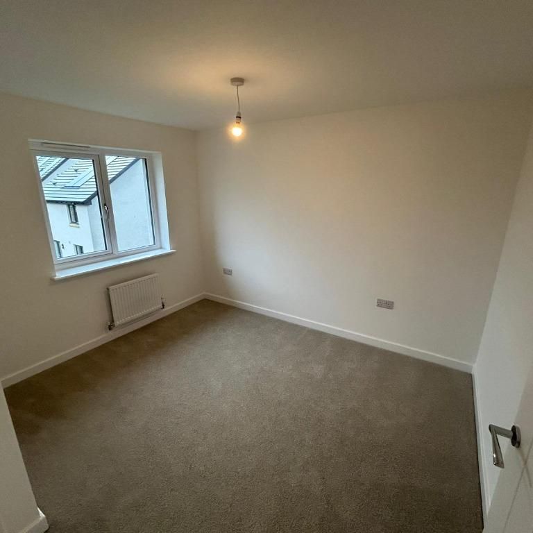 3 bedroom flat to rent - Photo 1
