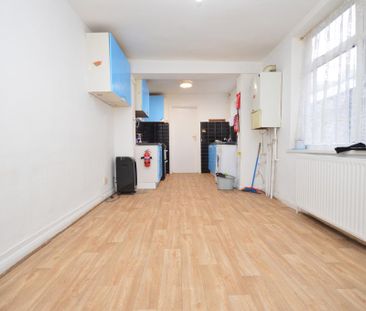 4 bedroom terraced house to rent - Photo 5