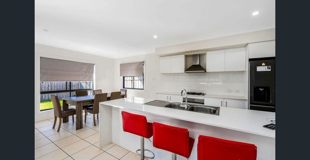 Modern Double-Storey Family Home for Rent in The Gables !! - Photo 1