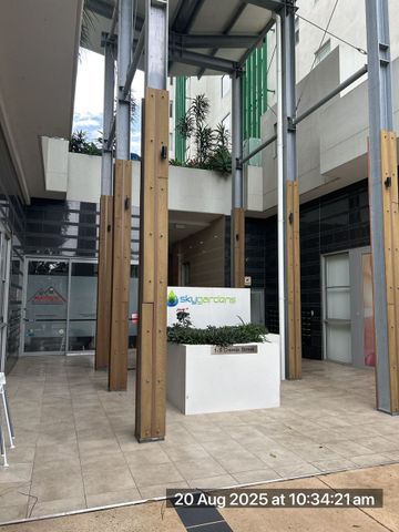 Modern Apartment with Stunning Views – Sky Gardens Building - Photo 3