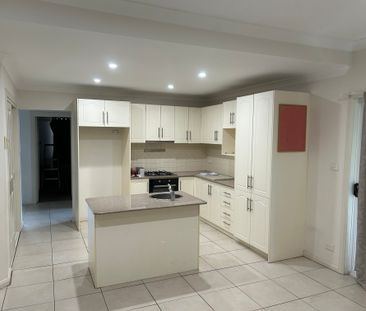 Three bedroom, two bathroom house in South - Photo 1