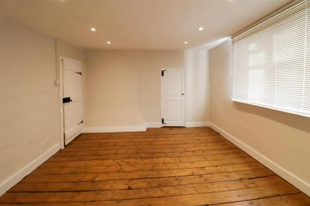 6 bedroom detached house to rent - Photo 4