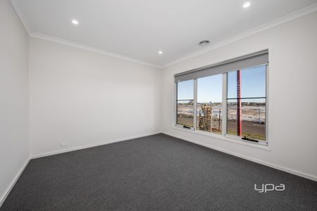BRAND NEW, IMMACULATE & PERFECTLY POSITIONED IN WOODLEA ESTATE - Photo 2