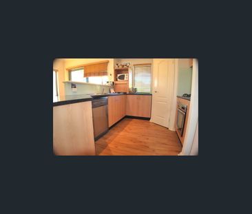 Magnificent Large Townhouse Close To Marina - Photo 3