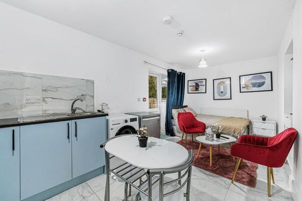 Studio to rent - Photo 1