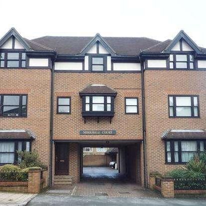 Queens Road, Buckhurst Hill, IG9 - Photo 1